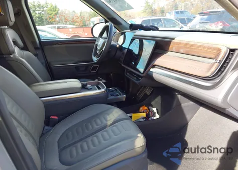 2023 Rivian R1T Adventure Quad Motor Large Pack из США, поврежденный, VIN 7FCTGAAA1PN023509